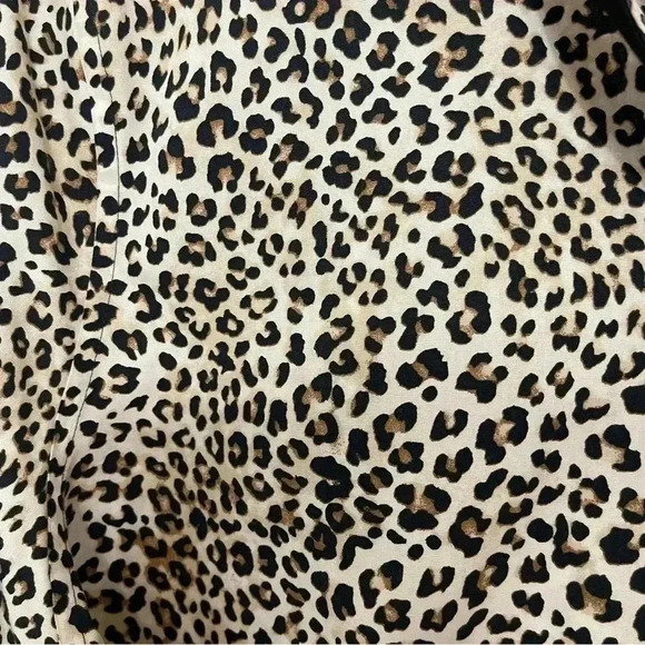 CHICO'S No-Iron Cotton Leopard Caroline Button Down Shirt Size 2 - Picture 8 of 11